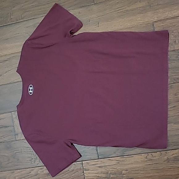 Under Armour Boy's maroon t-shirt with camo logo on front size XL - Picture 3 of 4